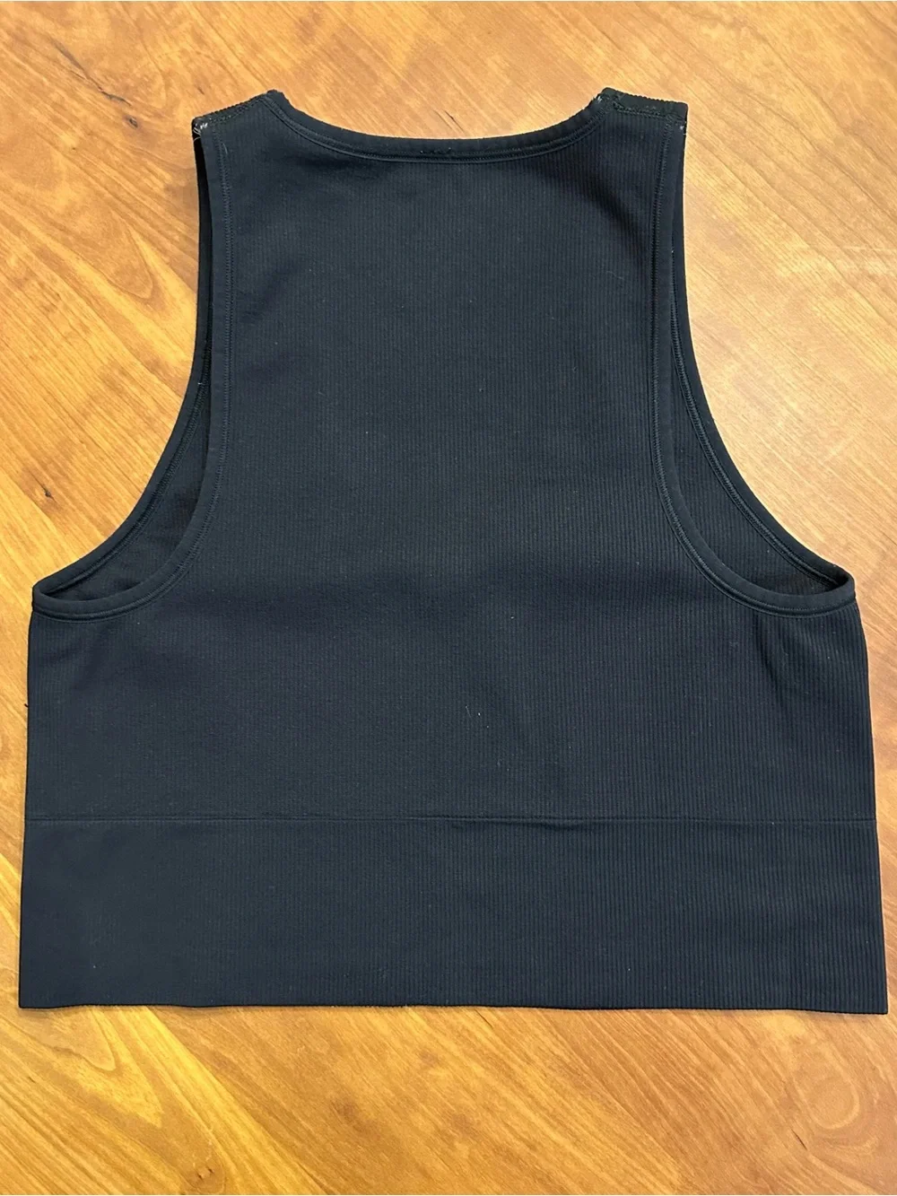 Athleta Aurora Seamless Crop Rib Tank in Black. Size L. Pristine Condition